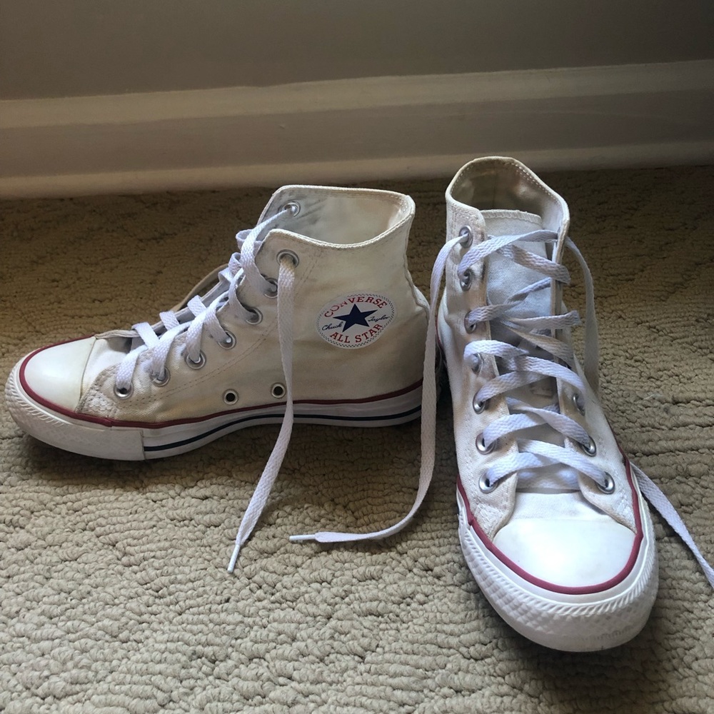 Converse High- Tops White Sz 7 Women’s 5 Mend